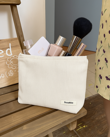 LUMYAA Essence – Deine Make-up-Tasche mit System & Stil